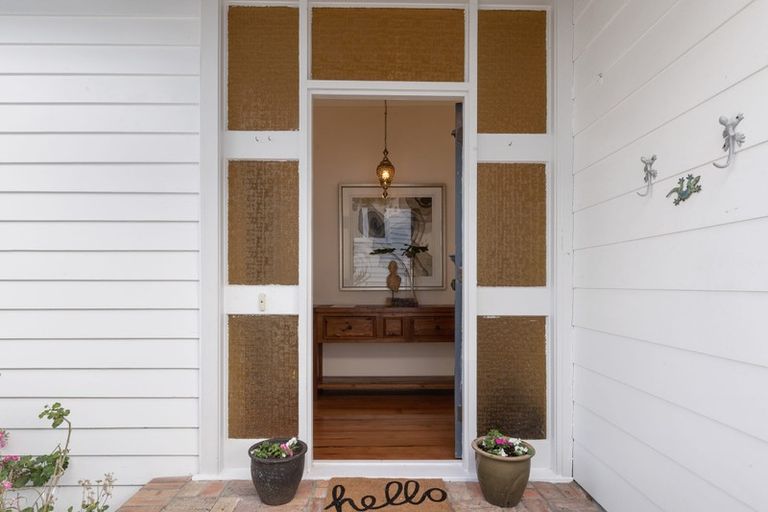 Photo of property in 21 Church Street, Northcote Point, Auckland, 0627