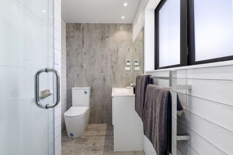 Photo of property in 67e Lake Road, Devonport, Auckland, 0624