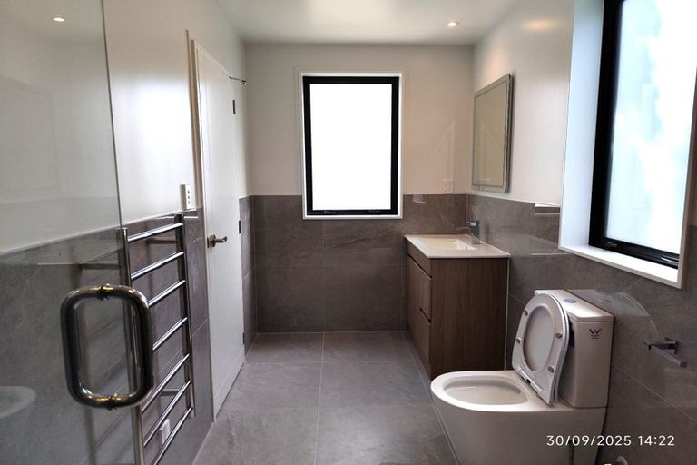 Photo of property in 4 Chatsworth Crescent, Pakuranga Heights, Auckland, 2010