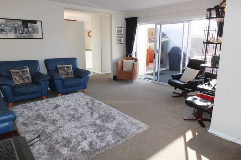 Photo of property in 31 Marine Parade South, Foxton Beach, Foxton, 4815