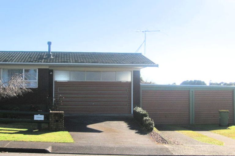 Photo of property in 2 Bellfield Road, Opaheke, Papakura, 2113