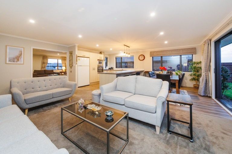 Photo of property in 7 Cyprus Place, Fitzherbert, Palmerston North, 4410