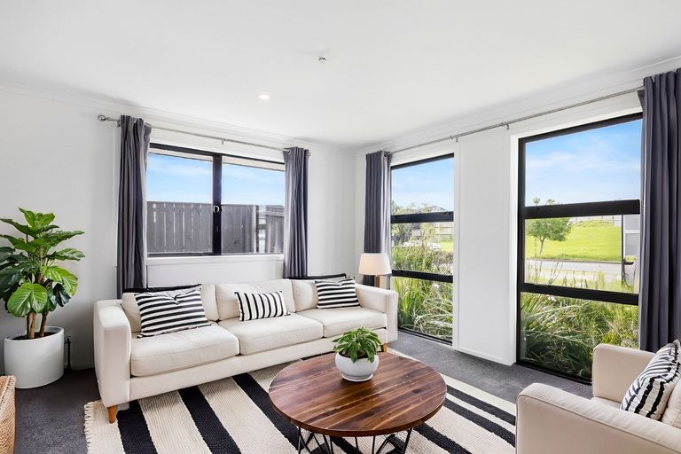 Photo of property in 19 Tahuna Minhinnick Drive, Glenbrook, Waiuku, 2681