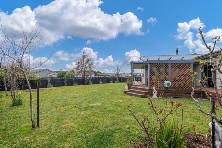 Photo of property in 77 Rhodes Drive, Kelvin Grove, Palmerston North, 4414