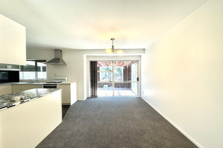 Photo of property in 17 Horlicks Place, Randwick Park, Auckland, 2105