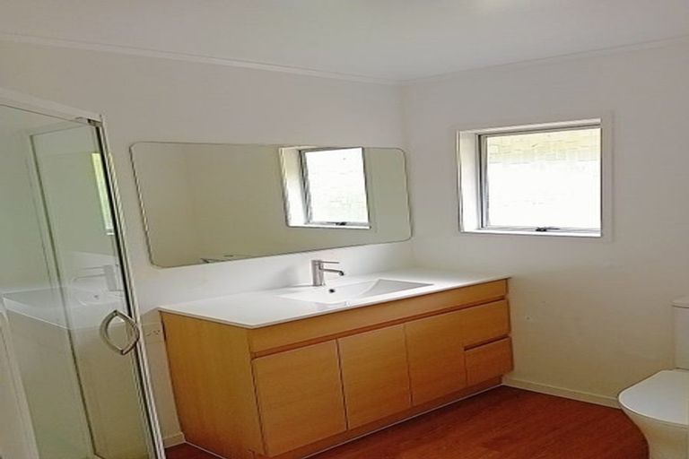 Photo of property in 14 Elsted Place, Goodwood Heights, Auckland, 2105