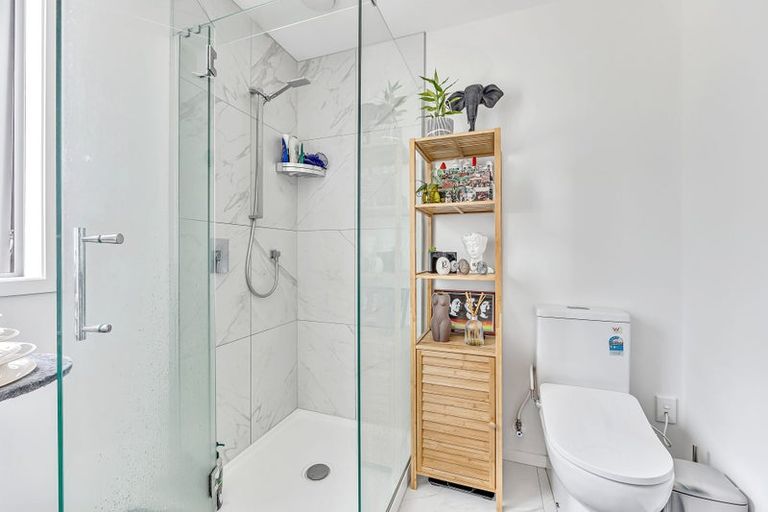 Photo of property in 2/24 Kelwyn Road, Kelston, Auckland, 0602