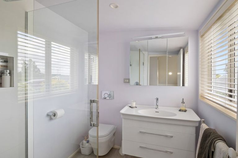 Photo of property in 3 Waiwera Place, Merrilands, New Plymouth, 4312