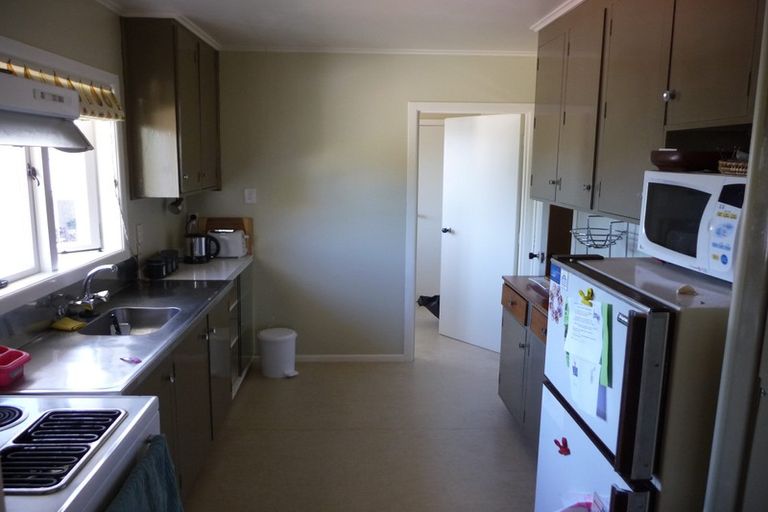 Photo of property in 32 Kervil Avenue, Te Atatu Peninsula, Auckland, 0610