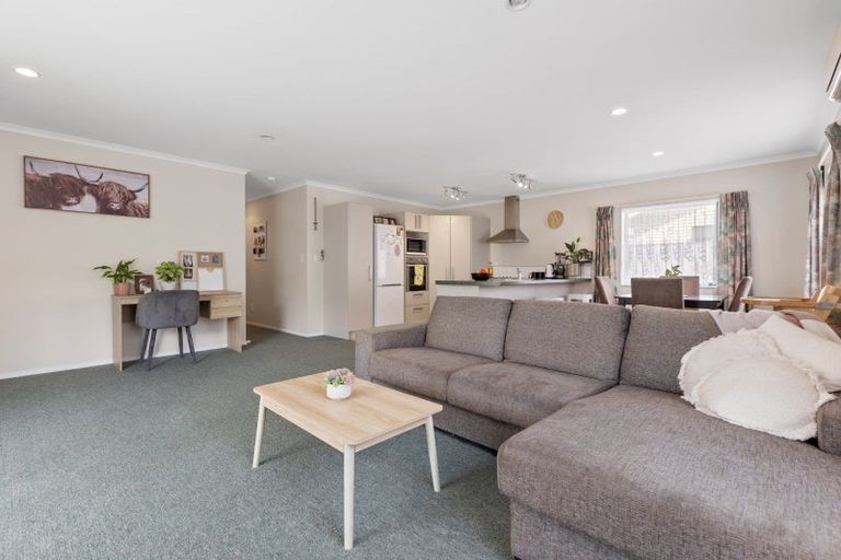 Photo of property in 3a Simons Street, Moturoa, New Plymouth, 4310