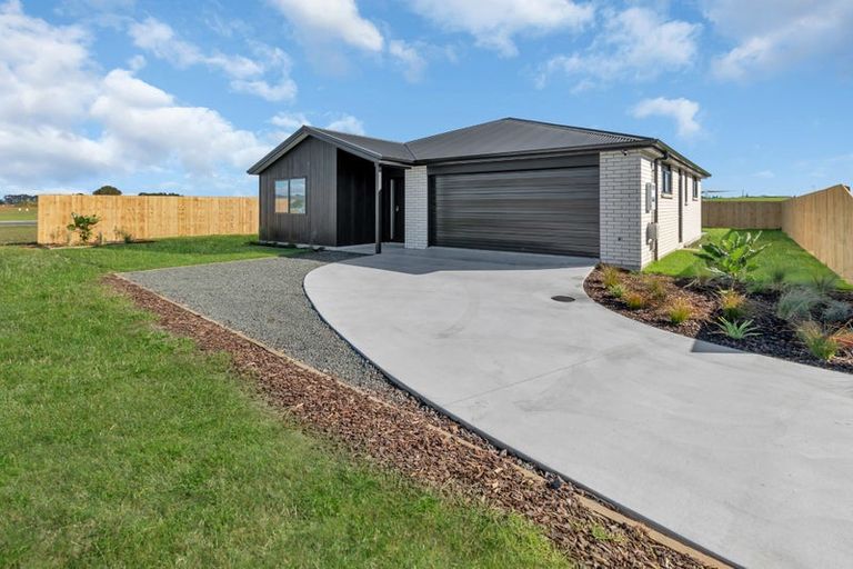 Photo of property in 12 Taurangawaka Road, One Tree Point, 0118