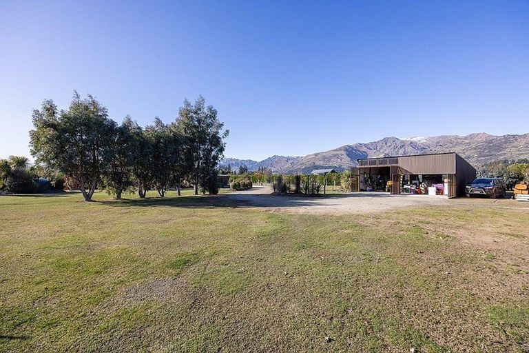 Photo of property in 118 Lachlan Avenue, Hawea Flat, Wanaka, 9382