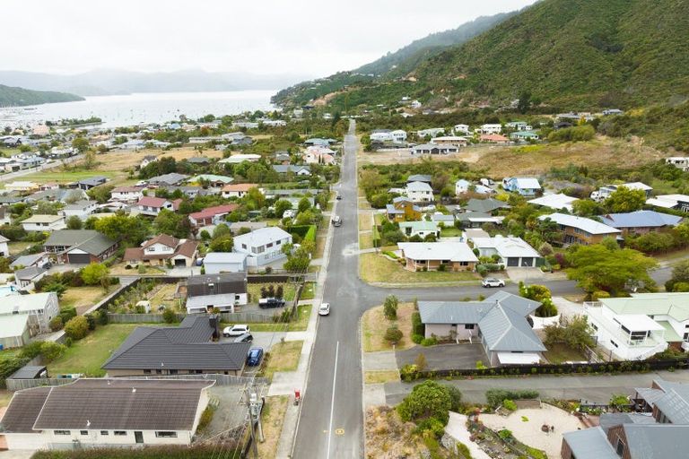 Photo of property in 68 Moana View Road, Waikawa, Picton, 7220