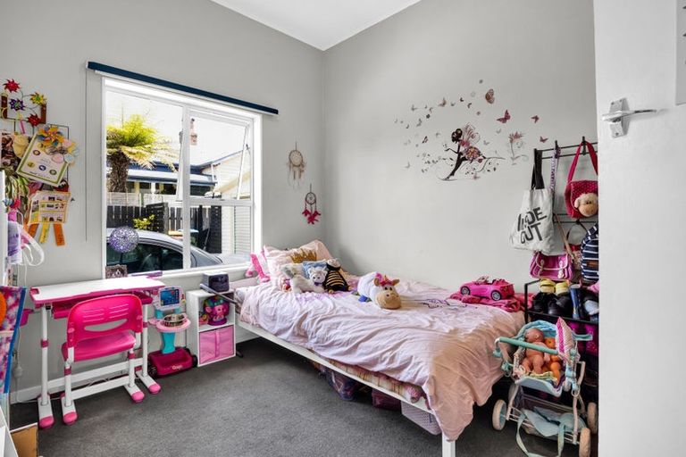 Photo of property in 22 Mahoe Street, Inglewood, 4330