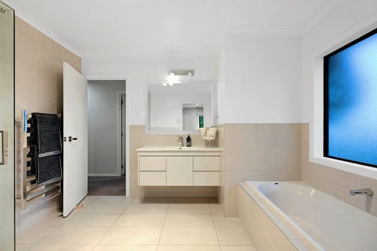 Photo of property in 202 Saint James Drive, Huntington, Hamilton, 3210