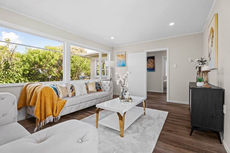 Photo of property in 77 Dale Crescent, Pakuranga, Auckland, 2010