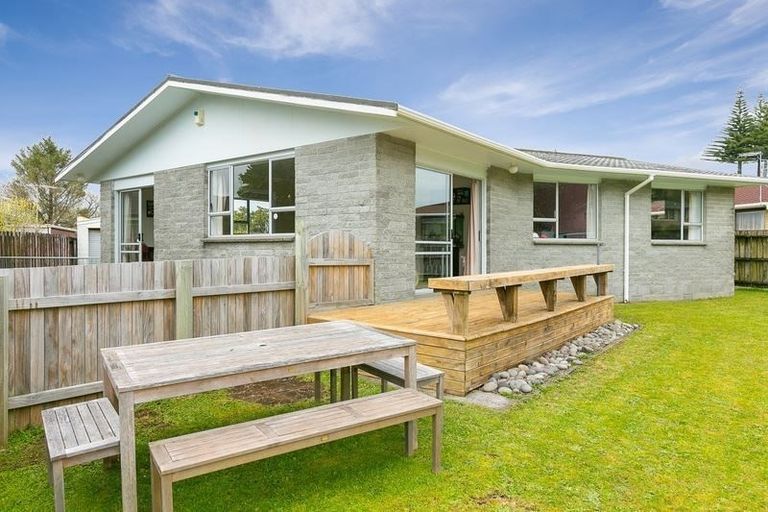 Photo of property in 11 Warkworth Grove, Bell Block, New Plymouth, 4312