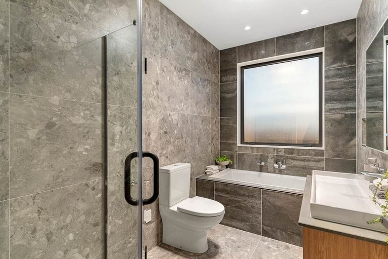 Photo of property in 8 Kumukumu Road, Long Bay, Auckland, 0630