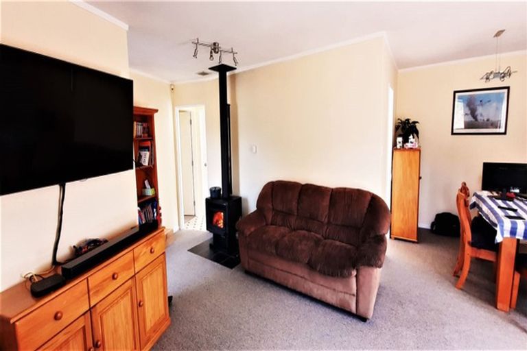 Photo of property in 3 Fenchurch Grove, Stokes Valley, Lower Hutt, 5019