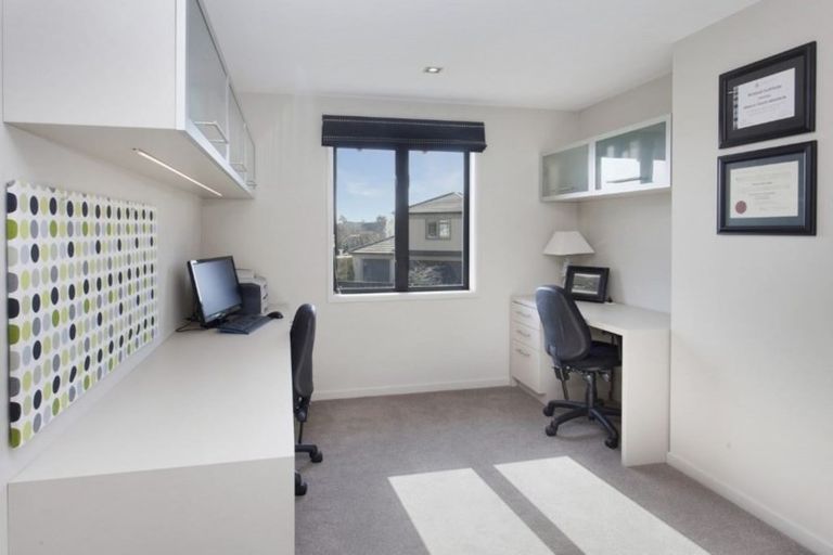 Photo of property in 17 Taunton Green, Papanui, Christchurch, 8052