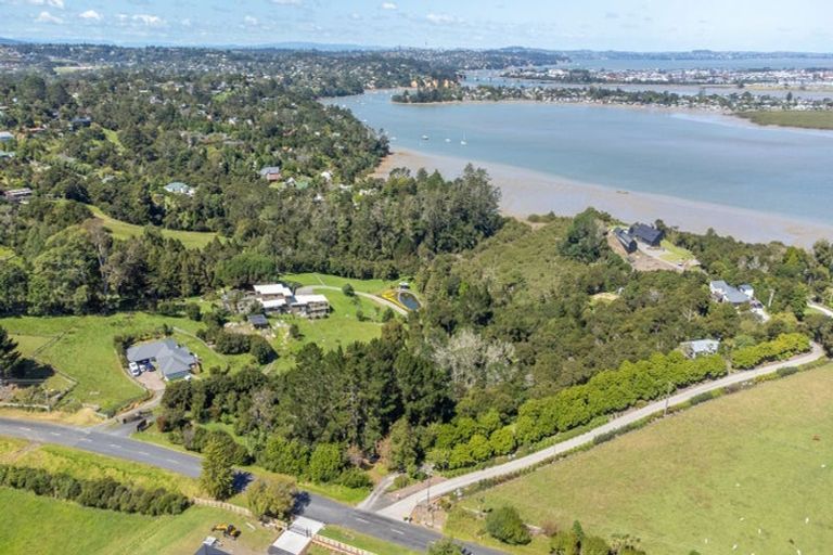 Photo of property in 42 Merewhira Road, Paremoremo, Albany, 0793