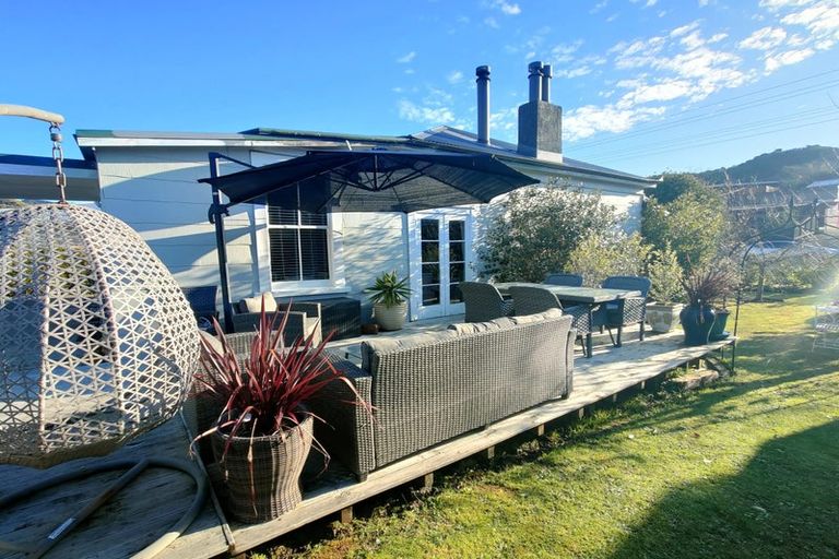 Photo of property in 108 Waikawa Road, Picton, 7220