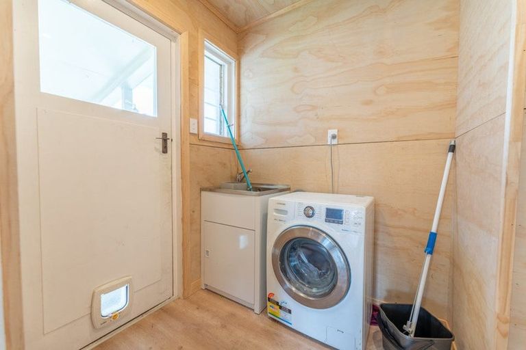 Photo of property in 2 North Street, Winchester, 7985