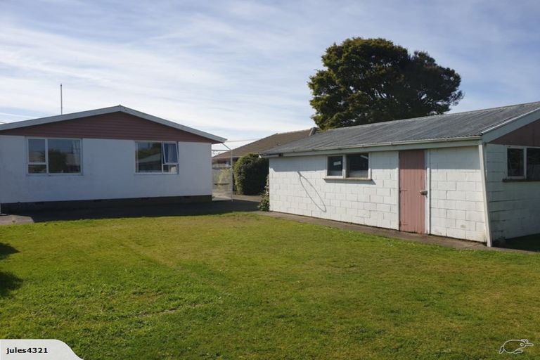 Photo of property in 23 Liverton Crescent, Bishopdale, Christchurch, 8053