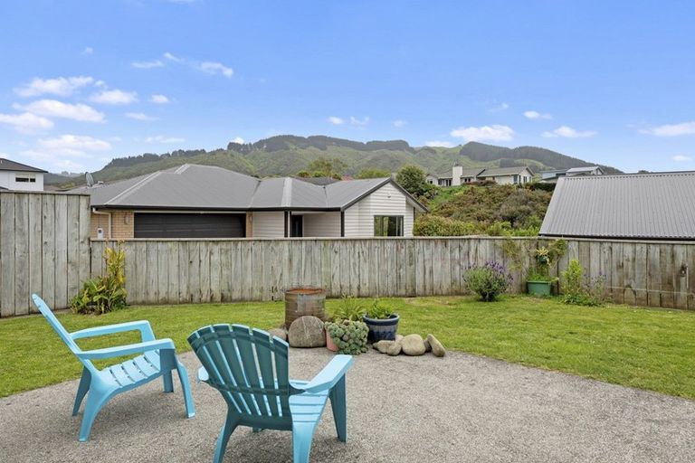 Photo of property in 9 Percy Kinsman Crescent, Riverstone Terraces, Upper Hutt, 5018