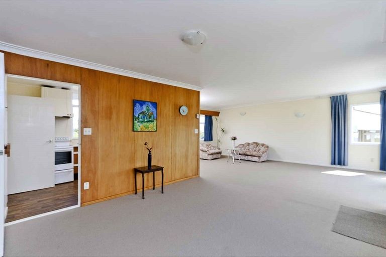 Photo of property in 54 Awaroa Road, Sunnyvale, Auckland, 0612