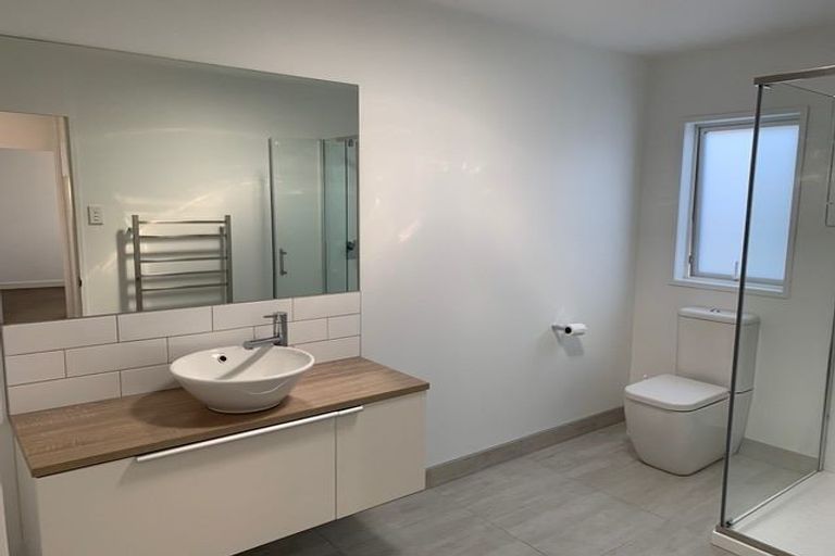 Photo of property in 1/281 Beach Road, Campbells Bay, Auckland, 0630