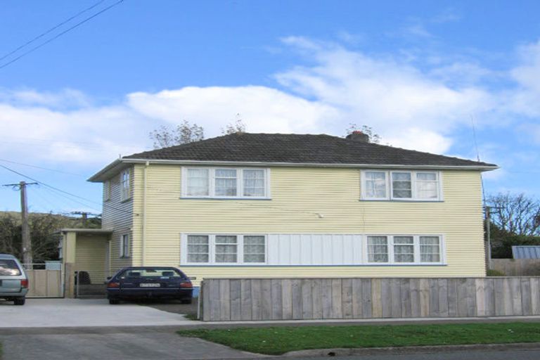 Photo of property in 2 Farmer Crescent, Taita, Lower Hutt, 5011