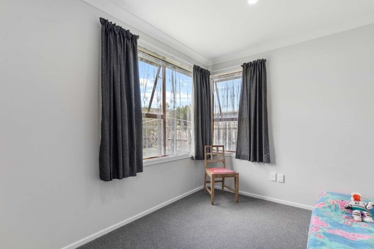 Photo of property in 21 Kelman Road, Kelston, Auckland, 0602