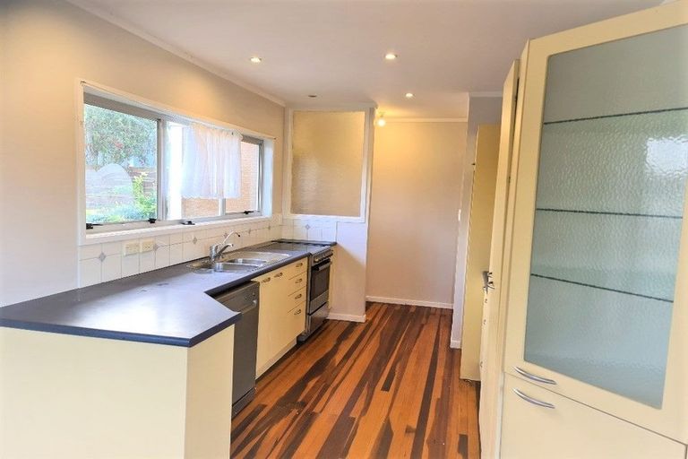 Photo of property in 1 Malters Place, Browns Bay, Auckland, 0630