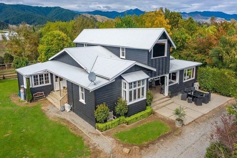 Photo of property in 73 Wakefield Road, Levin, 5571