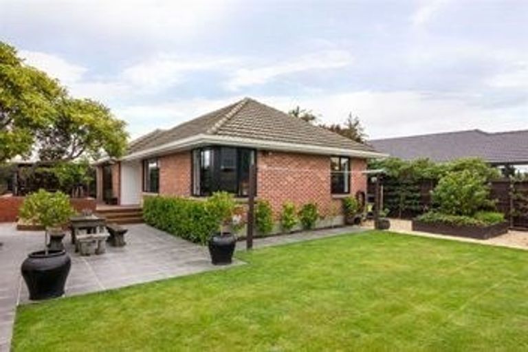 Photo of property in 2 Springbank Street, Bryndwr, Christchurch, 8053