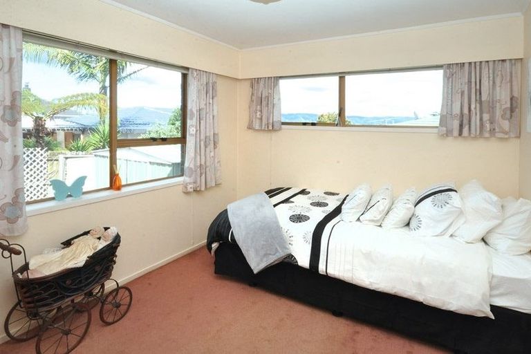 Photo of property in 2/13 Waitaki Street, Henderson, Auckland, 0612