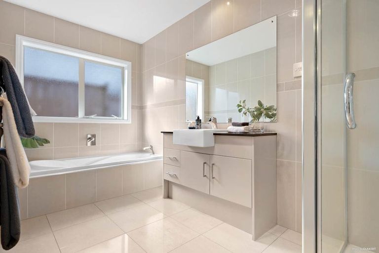 Photo of property in 15 Kouras Place, Flat Bush, Auckland, 2016