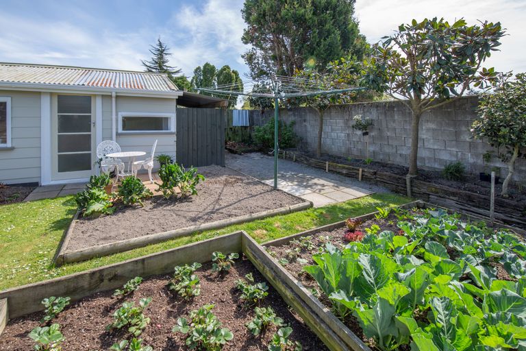 Photo of property in 12 Cranbrook Avenue, Burnside, Christchurch, 8053
