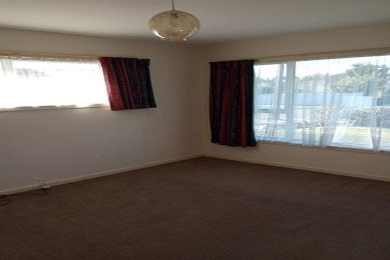 Photo of property in 15 Pembroke Street, Avondale, Christchurch, 8061
