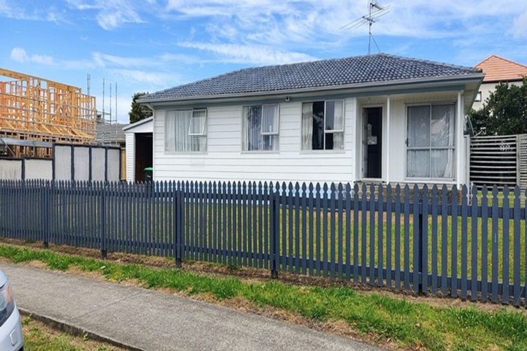 Photo of property in 6 Fiesta Drive, Half Moon Bay, Auckland, 2012