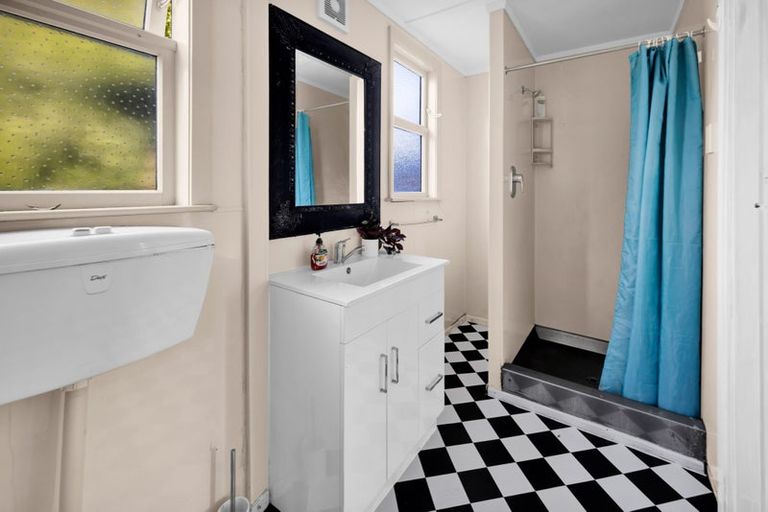Photo of property in 2 Tawhiti Road, Hawera, 4610