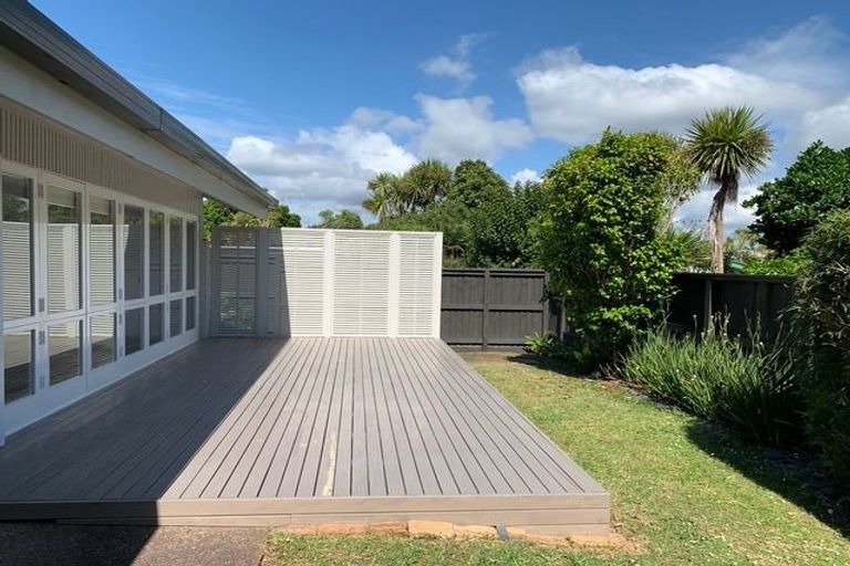 Photo of property in 1/281 Beach Road, Campbells Bay, Auckland, 0630