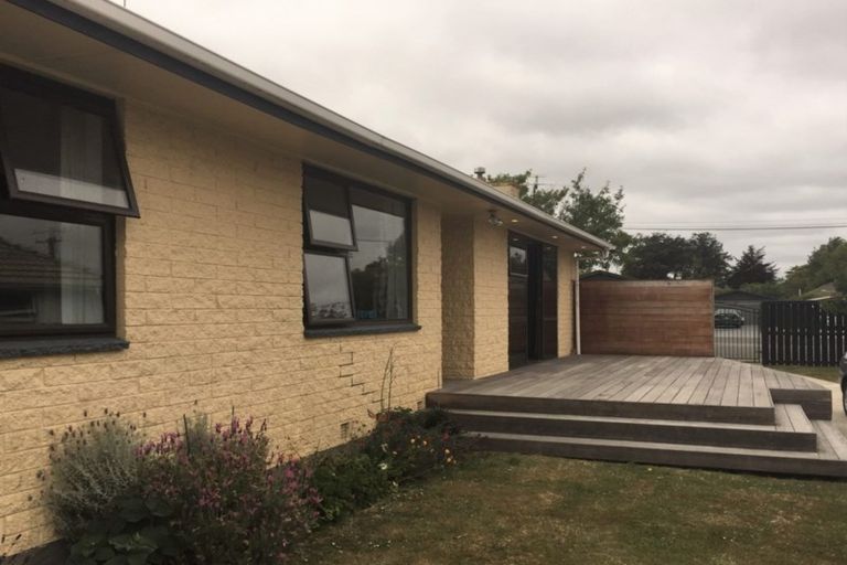 Photo of property in 87 Farquhars Road, Redwood, Christchurch, 8051