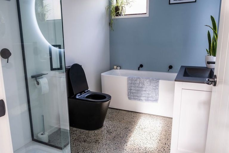 Photo of property in 1/90 Gloria Avenue, Te Atatu Peninsula, Auckland, 0610