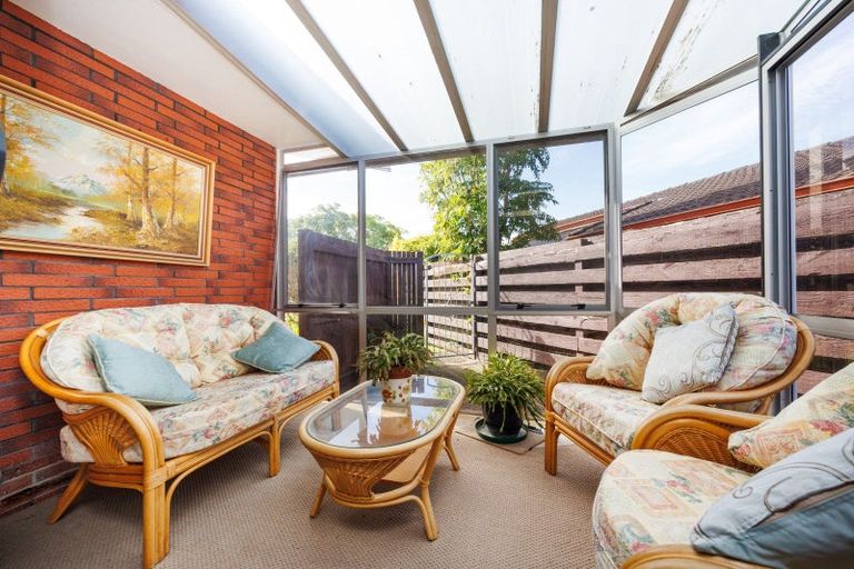 Photo of property in 18 Westhaven Grove, Takaro, Palmerston North, 4412