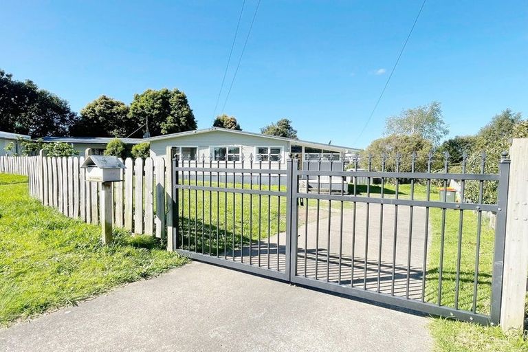 Photo of property in 5 Rondorlyn Place, Manurewa, Auckland, 2102