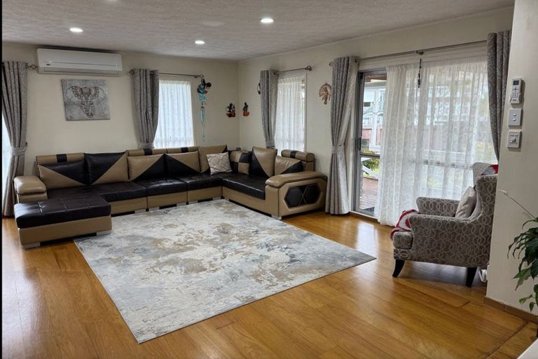 Photo of property in 16 Allington Road, Massey, Auckland, 0614