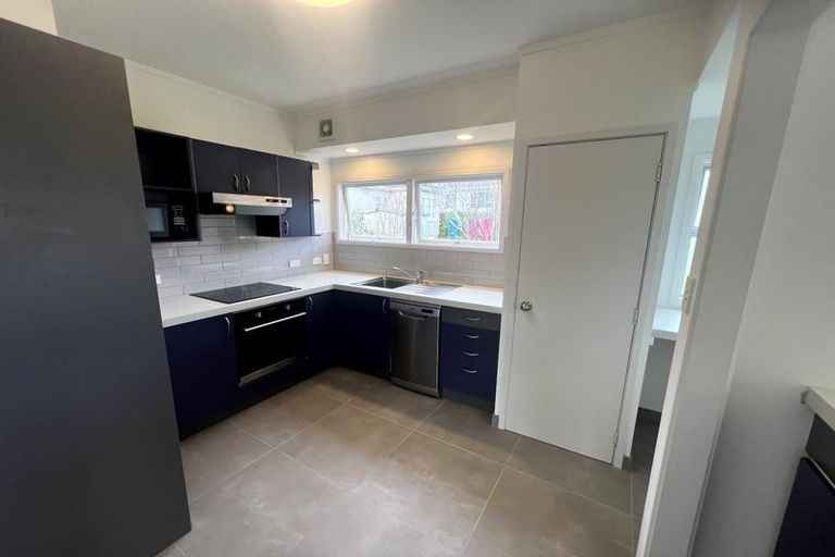 Photo of property in 1/3 Exmouth Road, Northcote, Auckland, 0627