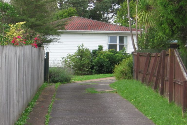 Photo of property in 10 Orchid Place, Te Atatu South, Auckland, 0610